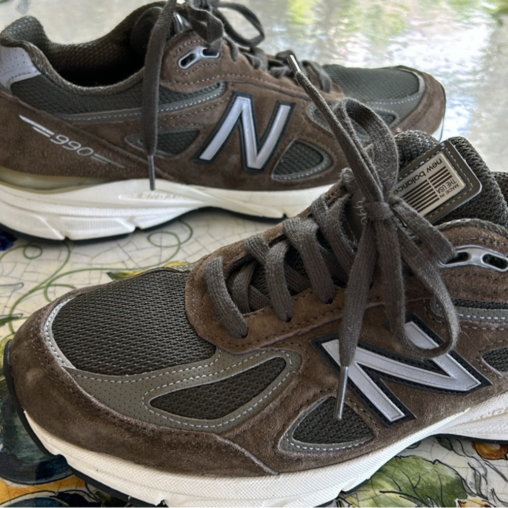 New Balance women’s sz.9 990MG4 Army green suede athletic shoes like new